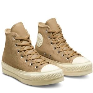 Women's Chuck Taylor Lift Hi Sneakers in Sand. Size 9